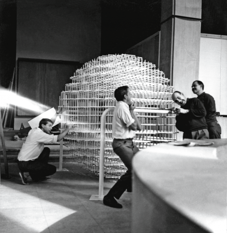 Montage de la Biennale de Paris, 1963