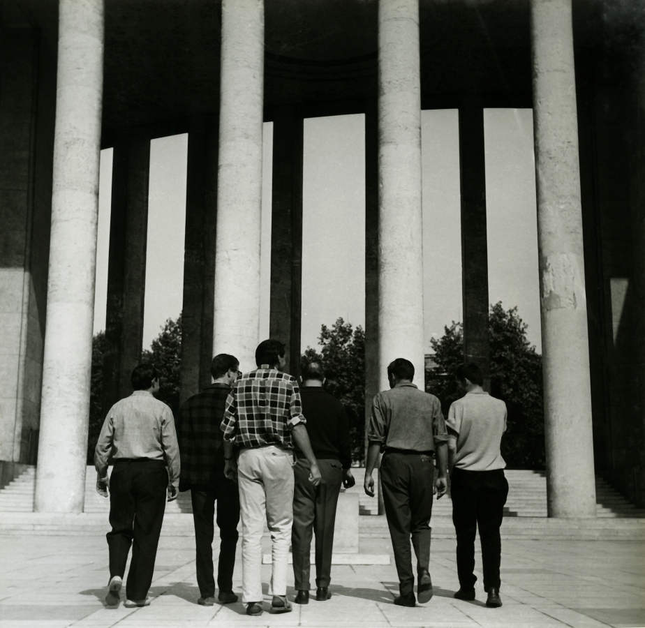 Membres du GRAV de dos, Biennale de Paris, 1963