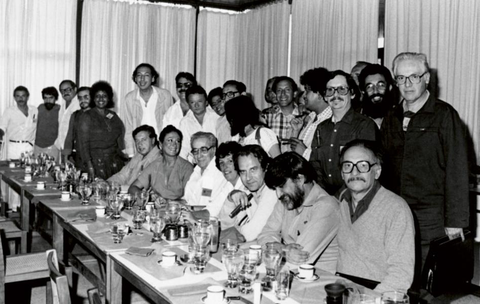 Avec Mariano et un groupe d’artistes latino- américains, La Havane, 1985